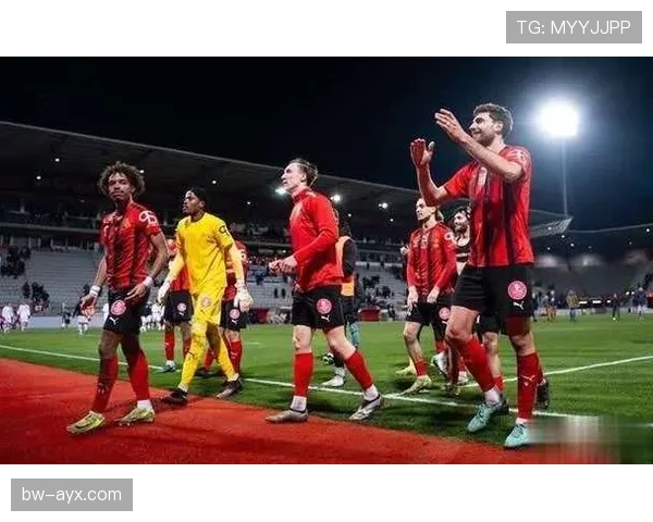 非洲足球传奇重返赛场，状态回暖激励新一代球员