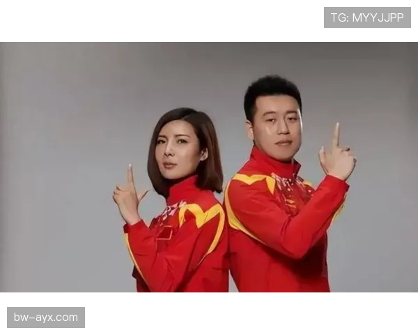 杜丽出门随手一抬手链亮瞎了，普通人连靠近的勇气都没有