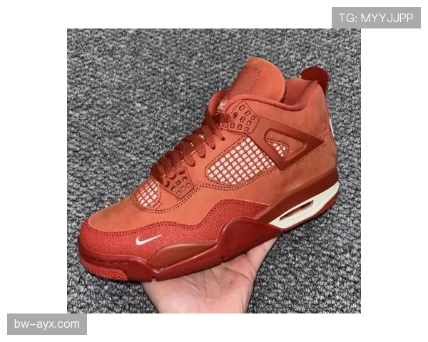 勒布朗今天出门穿了双几万块的球鞋，普通人瞬间裂开了...